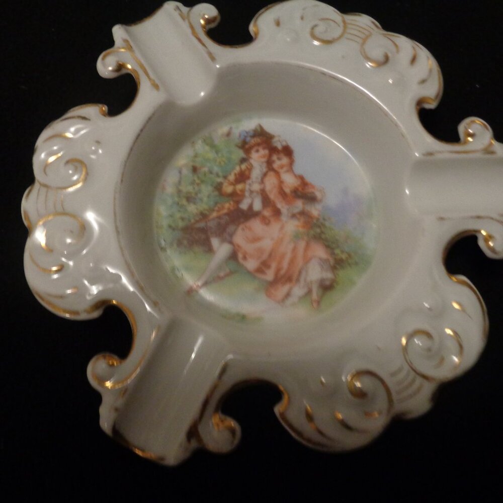 VINTAGE ORNATE PAINTED LOVERS GILT ASHTRAY